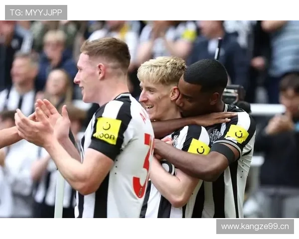 阿尔瓦雷斯 vs 伊萨克:技术型前锋的不同发展路径 阿尔瓦雷斯 vs 伊萨克:技术型前锋的不同发展路径