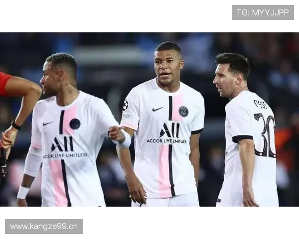 巴黎圣日耳曼中场统治力不足问题显现，攻防转换失衡对赛季关键战稳定性构成考验。