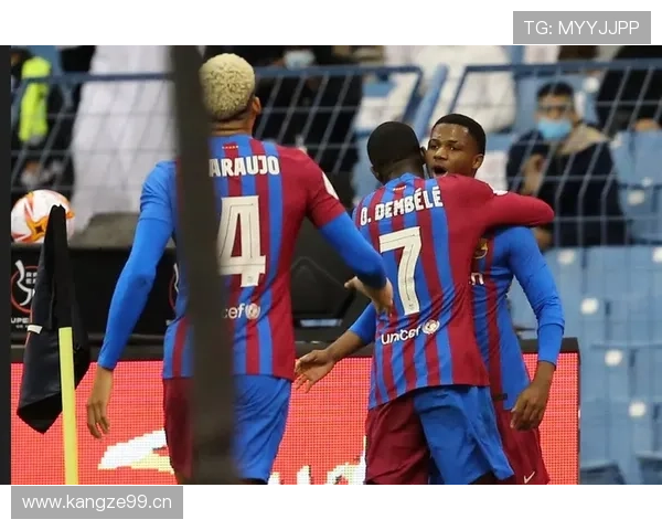 刷到梅西早餐账单：两杯咖啡加一盘水果比我一个月房租还贵，我笑到怀疑人生