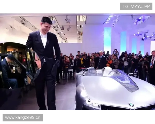 姚明真是靠身高住豪宅，电梯都得特别定制，普通人羡慕哭了