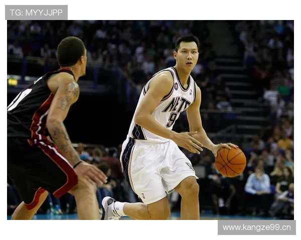 无语，易建联随手披的一件外套能让我吃一个月方便面